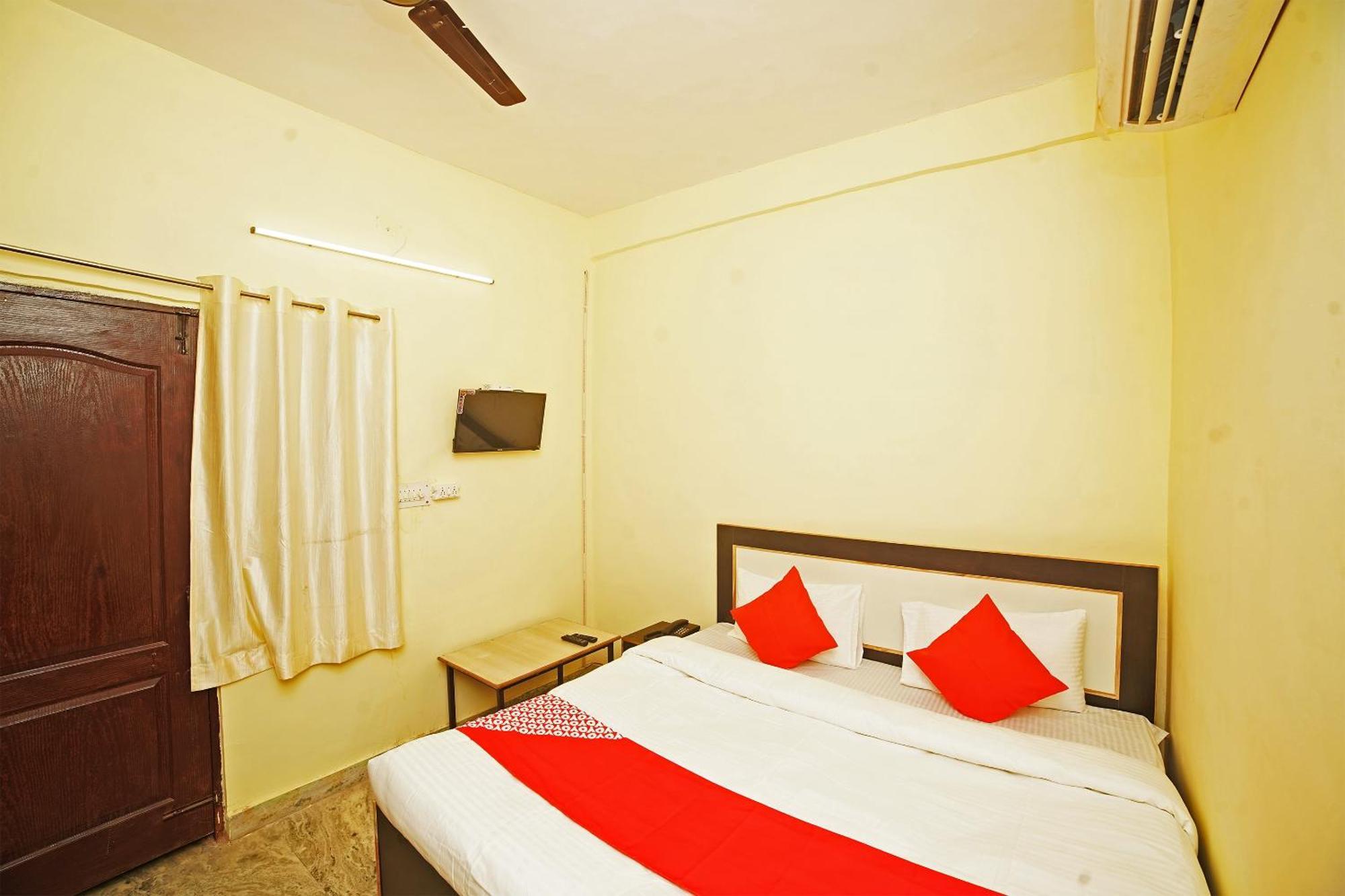 Hotel O Paras Guest House & Restaurant Haldwāni Buitenkant foto